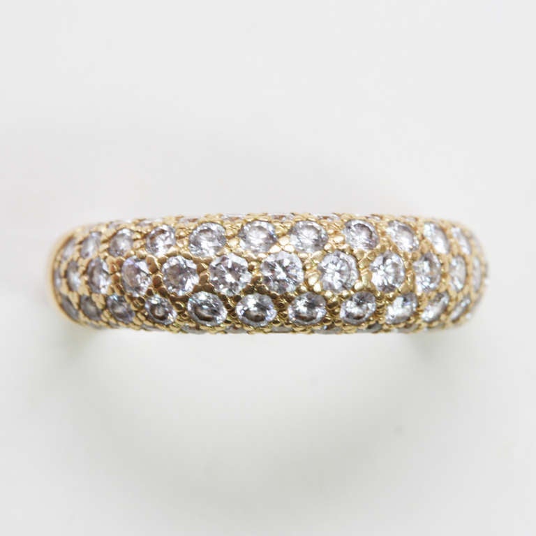 An elegant 18 karat yellow gold ring set with brilliant cut diamonds (app. 3 carats, F-G color, VS clarity), signed and numbered: Cartier.
size: 52

Weight:
Ring size: