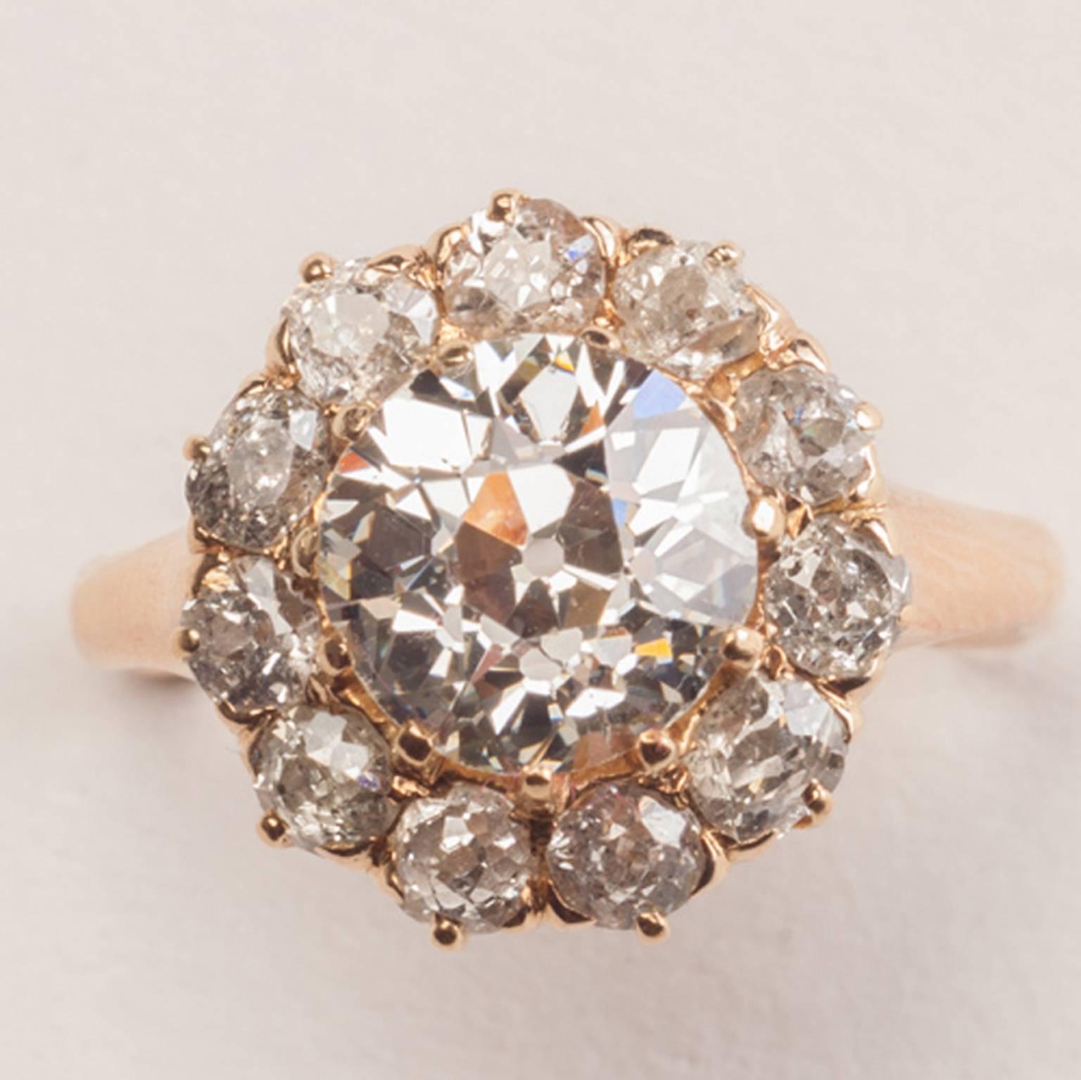 An 18 carat warm yellow gold cluster ring centering an old cut diamond (1.65 carats, G-H, VS) with an old cut diamond entourage (app. 0.65 carats in total, total 2.3 carats), 19th century.

weight: 3.31 grams
ring size: 16.25 mm but easily sizeable