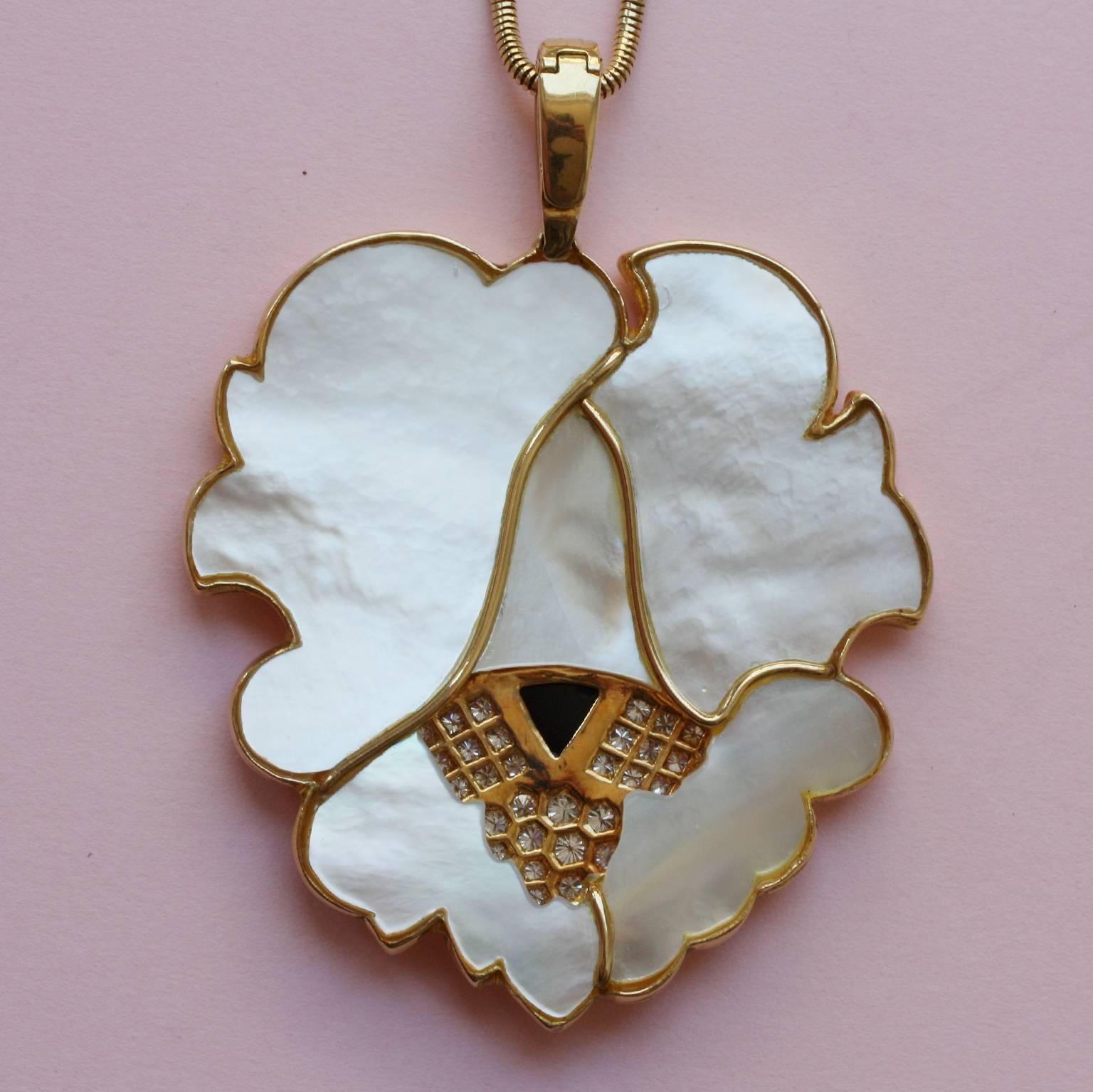 Leo  Mother-of-Pearl Onyx Diamond Gold Pendant In Excellent Condition In Amsterdam, NL