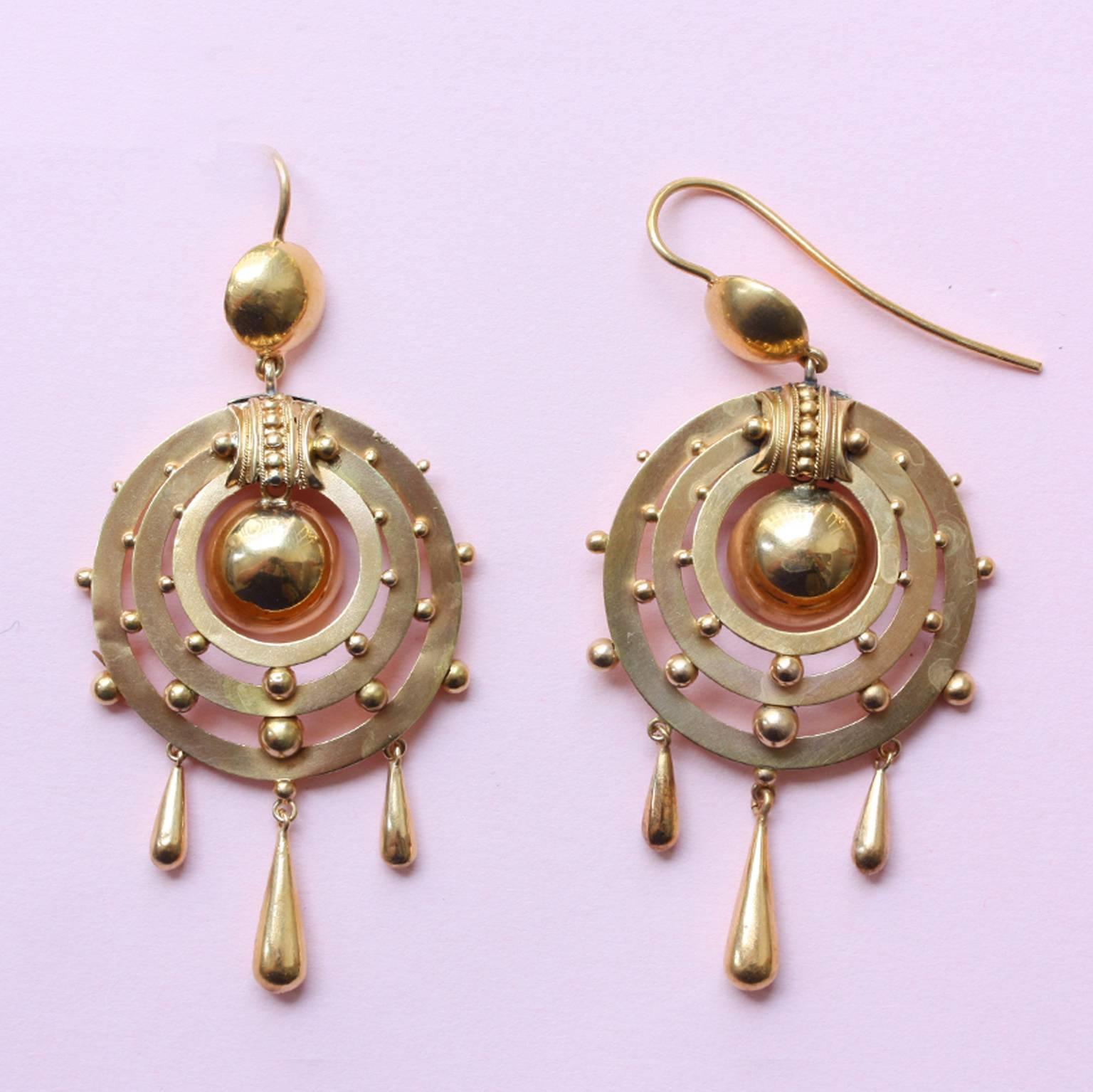 A pair or large gold Victorian earrings, England, circa 1890.