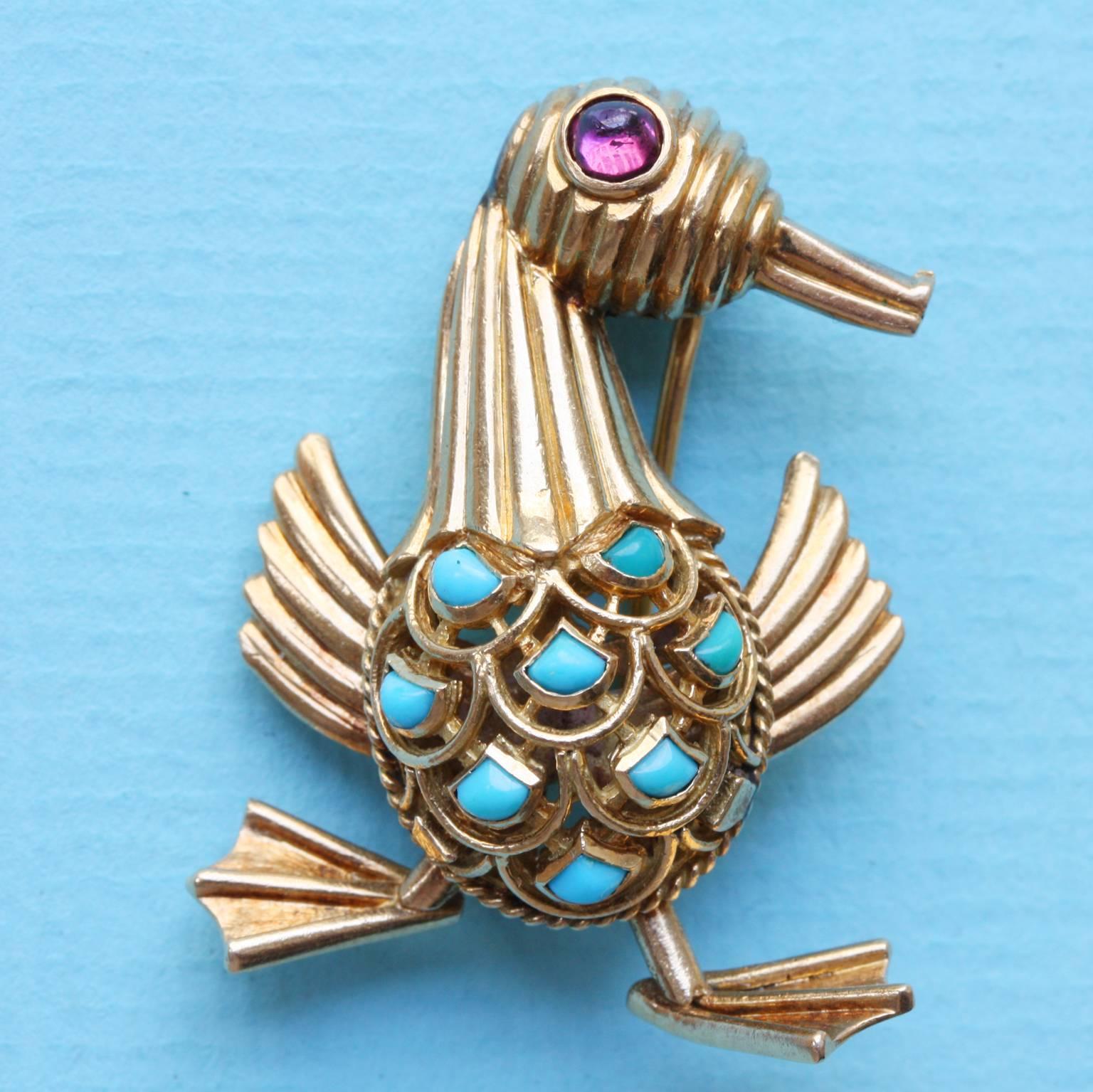 A sweet 1950s French 18 carat gold duckling with a tourmaline eye and turquoise in its belly. With a beautiful mechanism at the reverse so that feet and feathers move as if he is waiving.

height: 3.3 cm.
weight: 12 gram