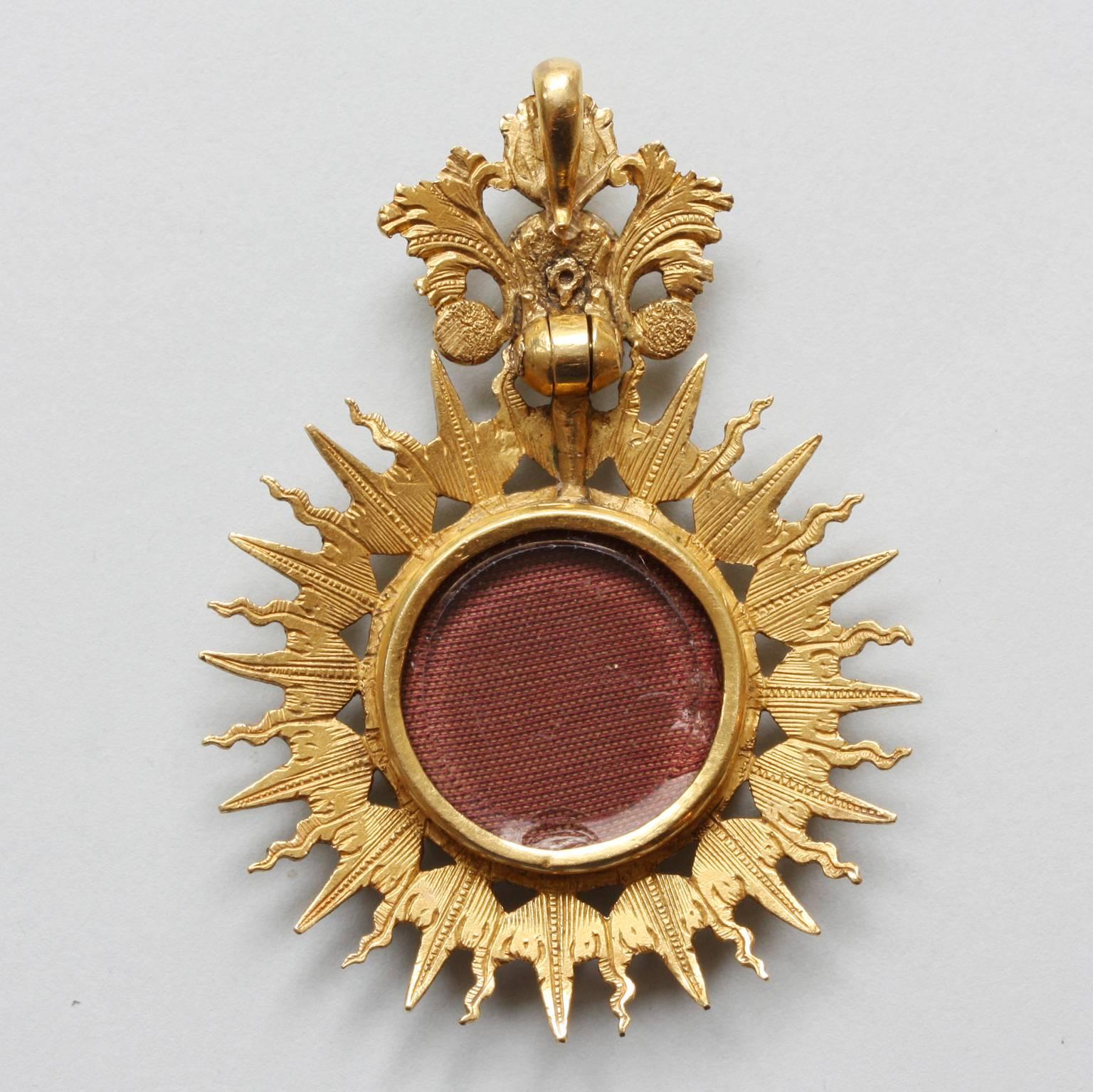 Renaissance Flashing Diamond Sunburst Locket In Excellent Condition In Amsterdam, NL