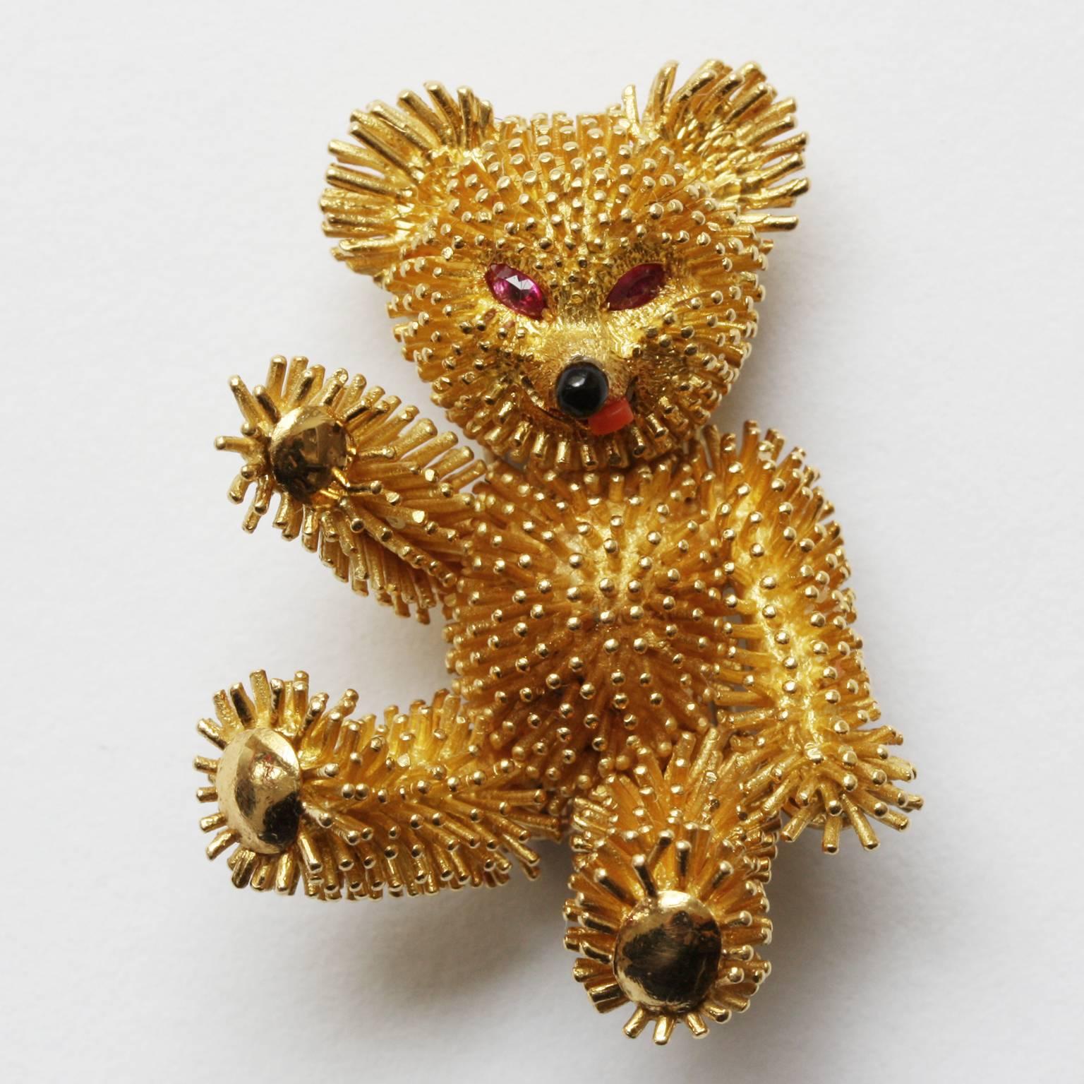 An 18 carat gold brooch in the shape of a teddy bear, with ruby eyes, a carnelian tongue and a black enamel nose, signed and numbered: Van Cleef & Arpels, 1324B, Paris, circa 1965.

weight: 22.6 gram
dimensions: 3.8 x 2.9 cm