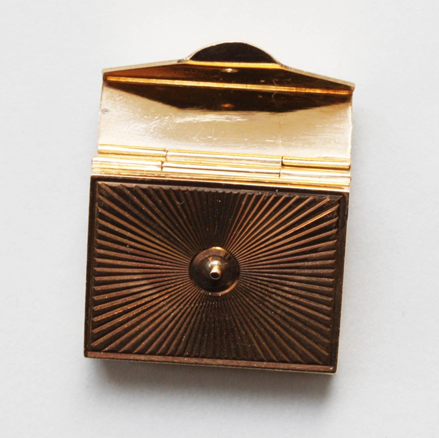Gold Six-Way Envelop Locket In Excellent Condition In Amsterdam, NL