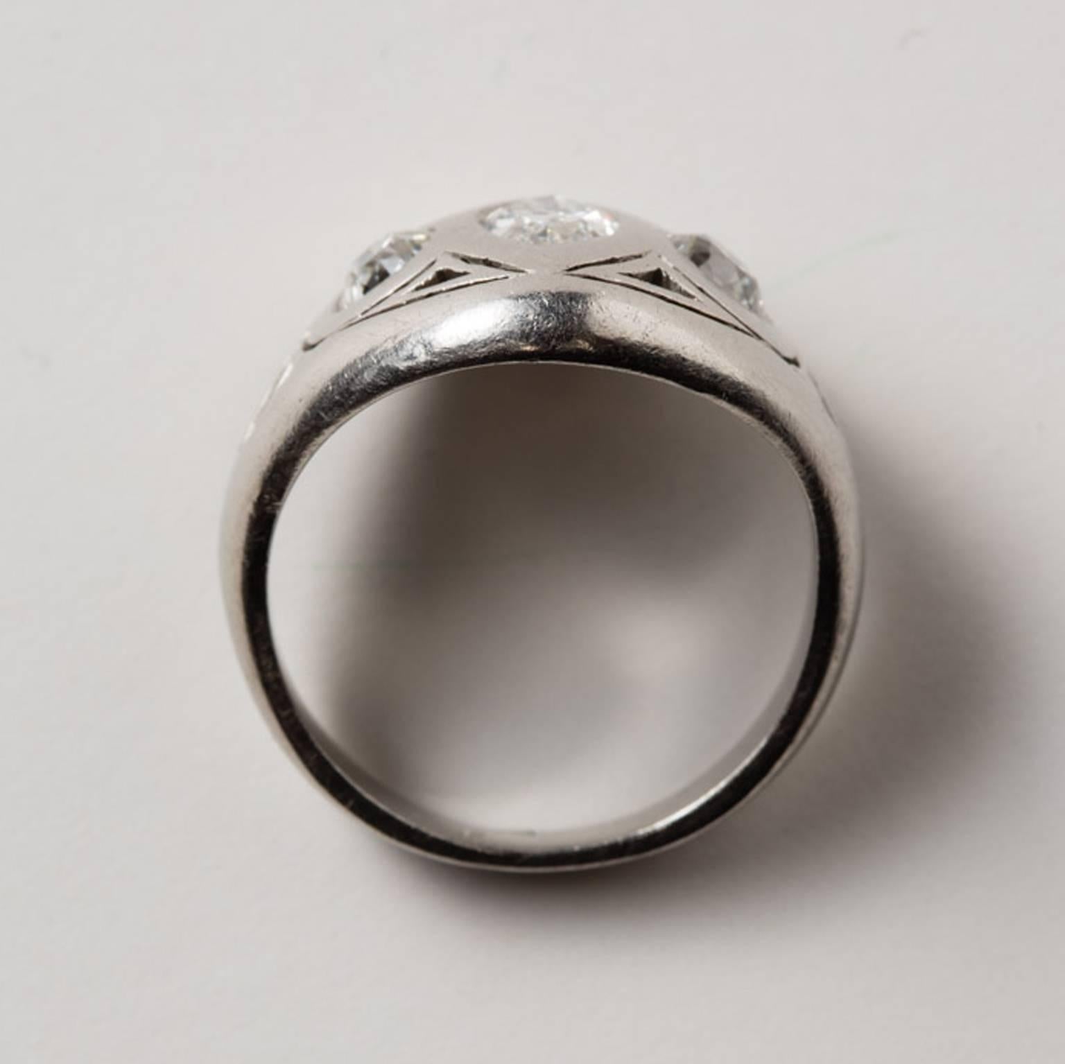 Platinum and Diamond Art Nouveau Ring In Good Condition In Amsterdam, NL