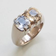 Bague en or gris et saphir du Sri Lanka bleu et jaune