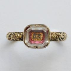 Anello in cristallo e oro Stuart del XVII secolo