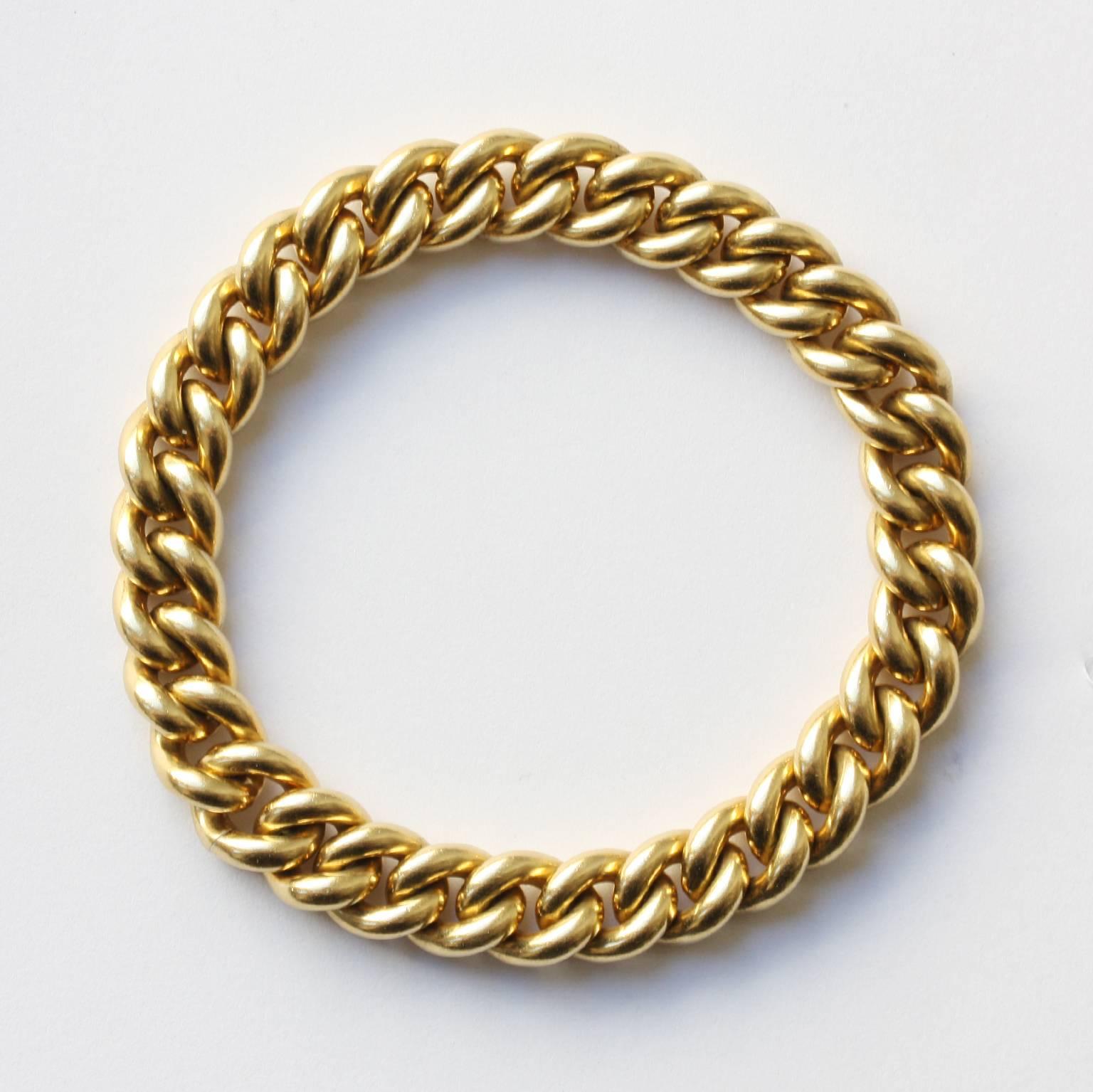 A heavy 18 carat gold vintage curb link bracelet with an invisible lock, signed: Pomellato, Italy.

weight: 78 grams
length: 19 x 0.1 cm.