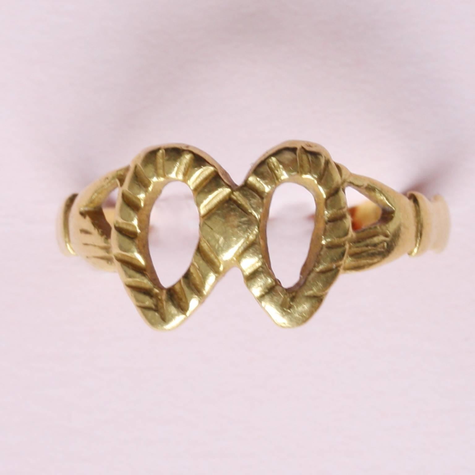 A gold fede ring with two hands holding a ribbon or a Lemniscaat (symbol for eternity or eternal love), Amsterdam, 1698, Hendrik Soorbeek (1669-1728).

weight: 2.57 gram
ring size: 16.75 mm. 6 1/4 US.