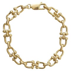 Un bracelet français en or 18 carats