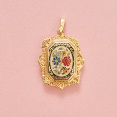 An 18K Gold and Enamel Floral Locket