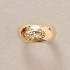 An 18k Gold Band Ring with Diamond