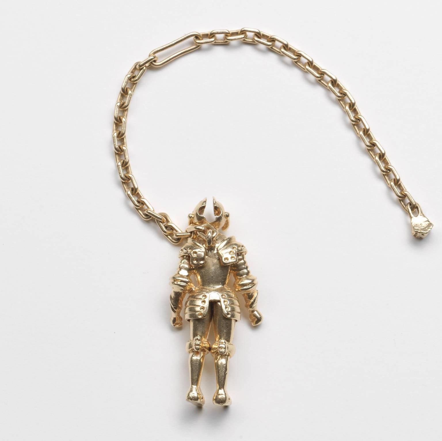 Gold Knight Keychain In Good Condition In Amsterdam, NL