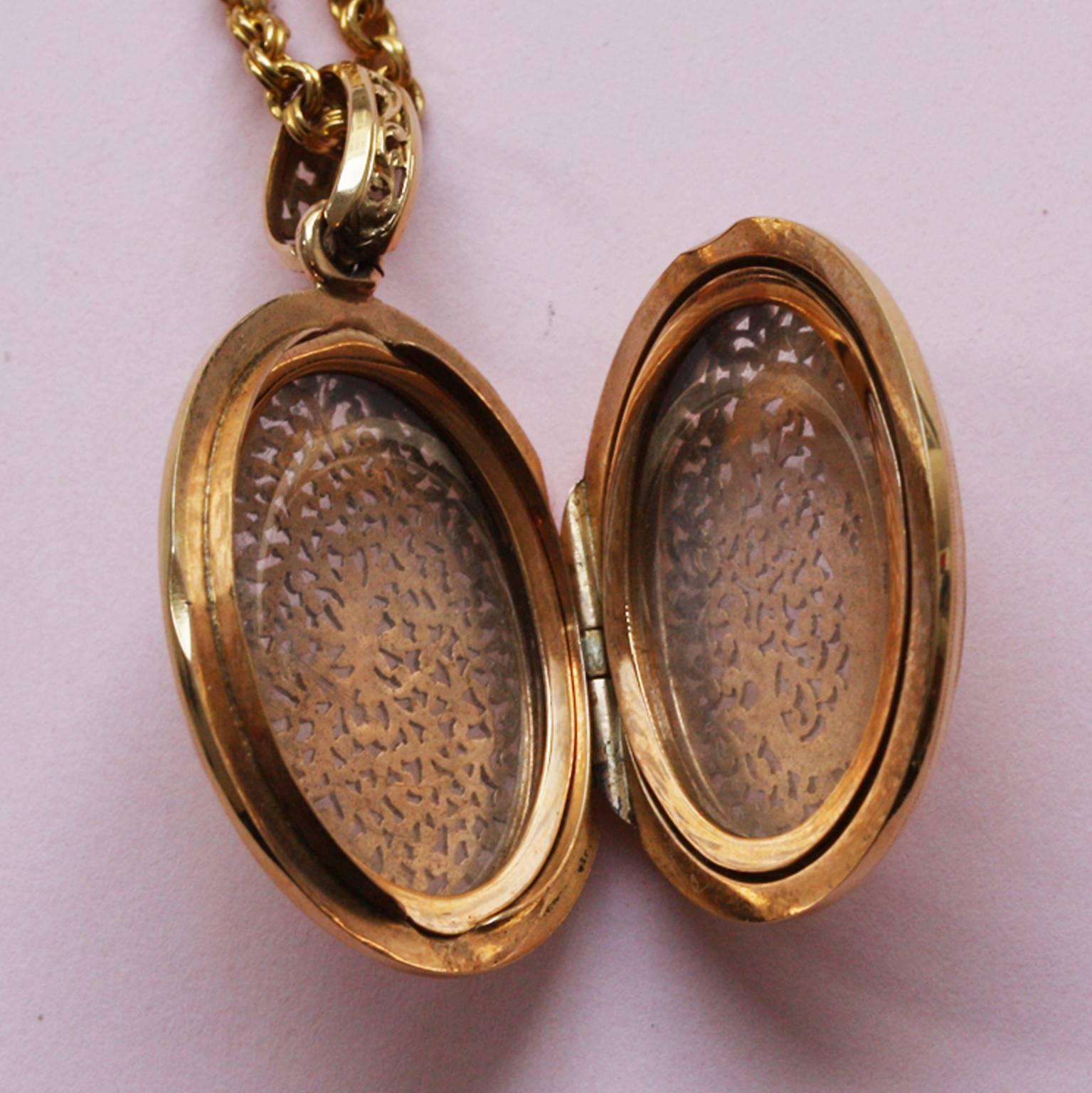 Antique French Savoyard Initial C Pierced Gold Double Open Locket In Excellent Condition In Amsterdam, NL