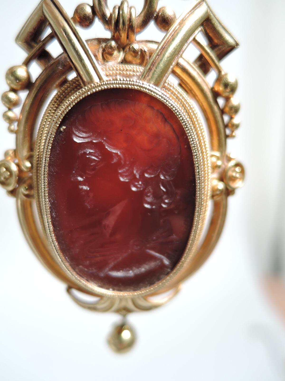 Old European Cut Antique Etruscan Revival 18 Karat Gold Locket and Chain with Agate Cameo