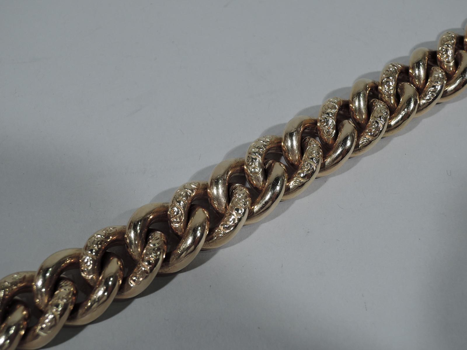 English Edwardian Chic and Heavy 10 Karat Gold Chain Link Bracelet In Excellent Condition In New York, NY