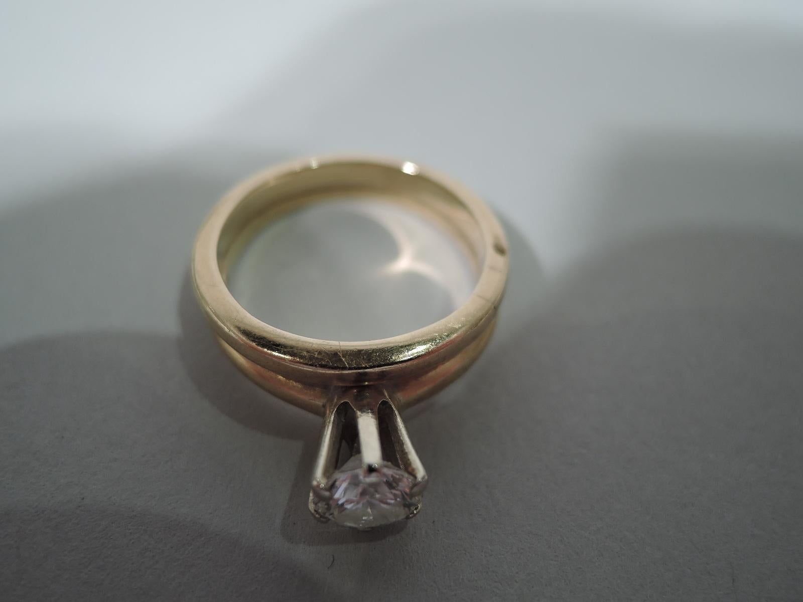 Retro Classic American 14 Karat Gold Ring with Brilliant-Cut Diamond