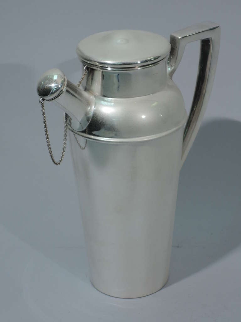 Art Deco Cocktail Shaker - Modern Martini - American Sterling Silver - C 1920 In Excellent Condition In New York, NY