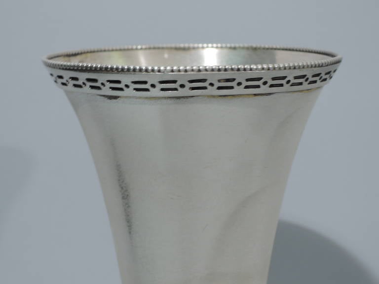 Neoclassical Vase by Theodore B Starr - American Sterling Silver - C 1920 In Excellent Condition In New York, NY