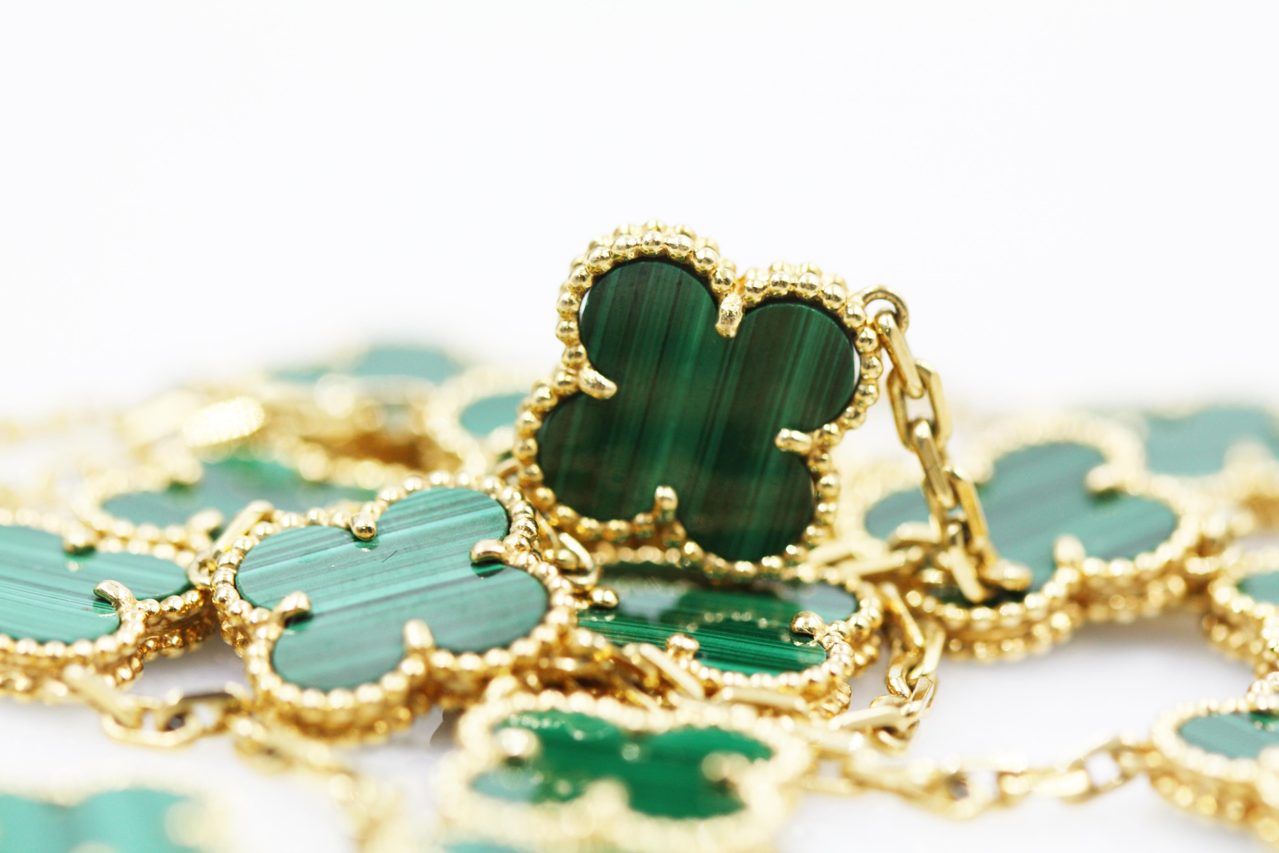 Van Cleef & Arpels Vintage Alhambra Necklace, 20 Motifs, Yellow Gold, Malachite In Excellent Condition In New York, NY