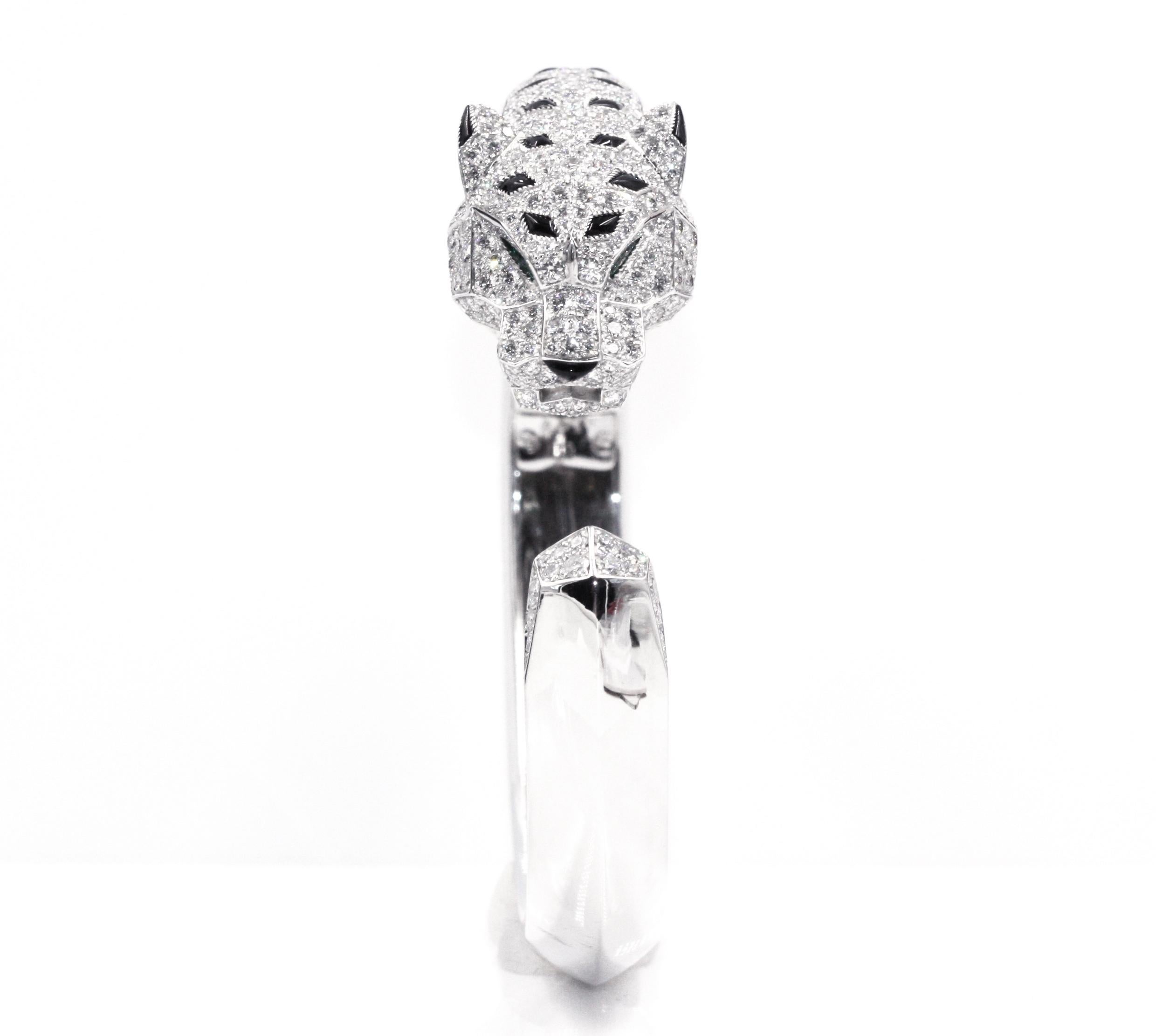 This is undoubtedly one of the most incredibly beautiful designs of the prestigious Cartier brand, the animal that represents this brand, the panther, made with white gold and 360 diamonds, makes this bracelet completely outstanding among all those