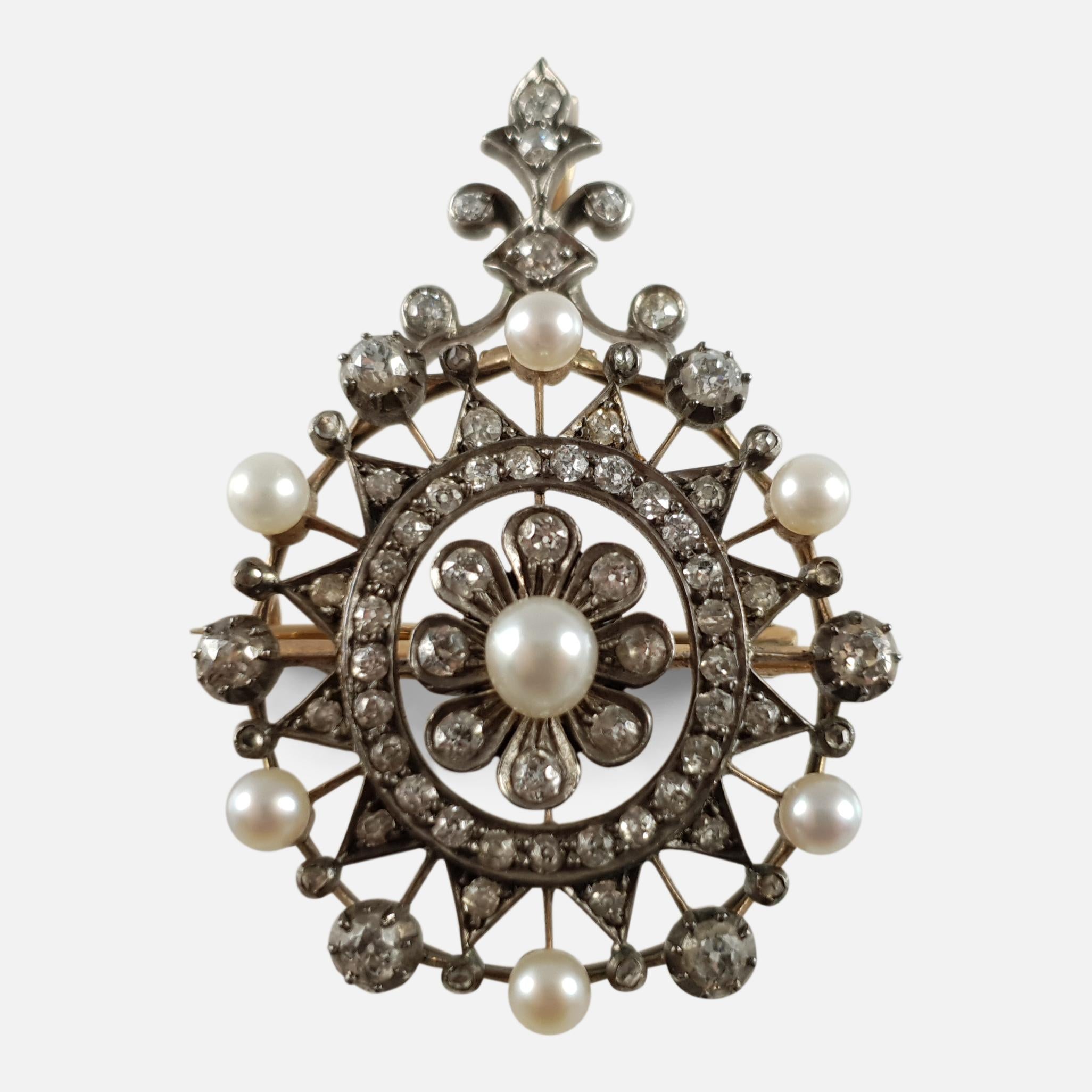 Description: - This is a stunning antique Victorian period 15 karat gold, silver fronted, 2.12 cts diamond, and pearl pendant brooch - circa 1880. The pendant brooch is set with a 5mm pearl to the centre of a daisy flower head, and each petal grain