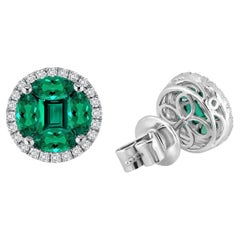 Orecchini con perno di smeraldo rotondo a grappolo fine da 1,25 carati in 0,2 carati di diametro Halo ref299
