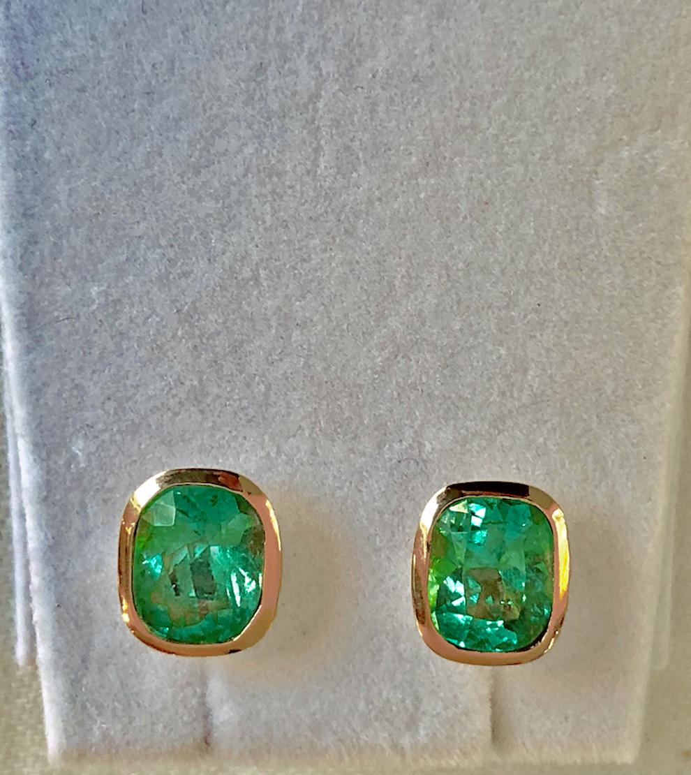 3.67 Carat Exclusive Cushion Colombian Emerald Stud Earrings 18 Karat 6