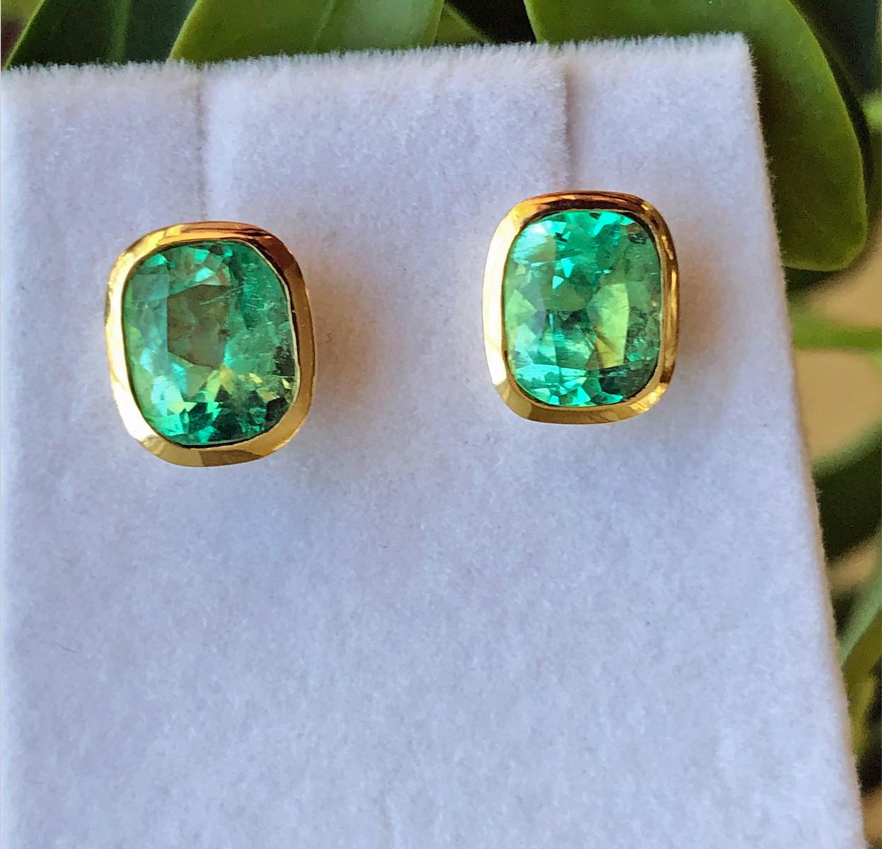 3.67 Carat Exclusive Cushion Colombian Emerald Stud Earrings 18 Karat 1