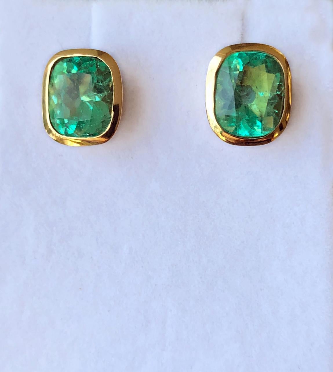 3.67 Carat Exclusive Cushion Colombian Emerald Stud Earrings 18 Karat 4