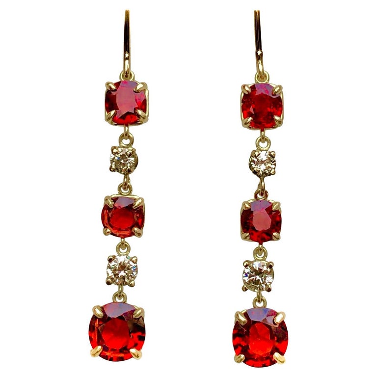 Emeralds Maravellous 6.79 Carats No Heat Red Spinel and Diamond 18K Drop Earring For Sale 2
