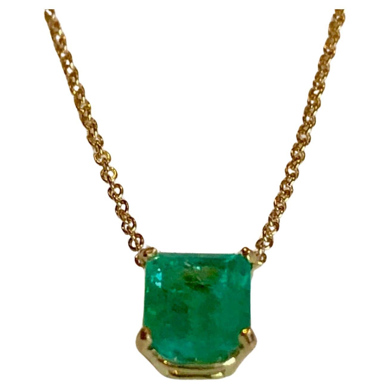 1.15 Carat Emerald Yellow Gold 18 Karat Solitaire Pendant Necklace For Sale