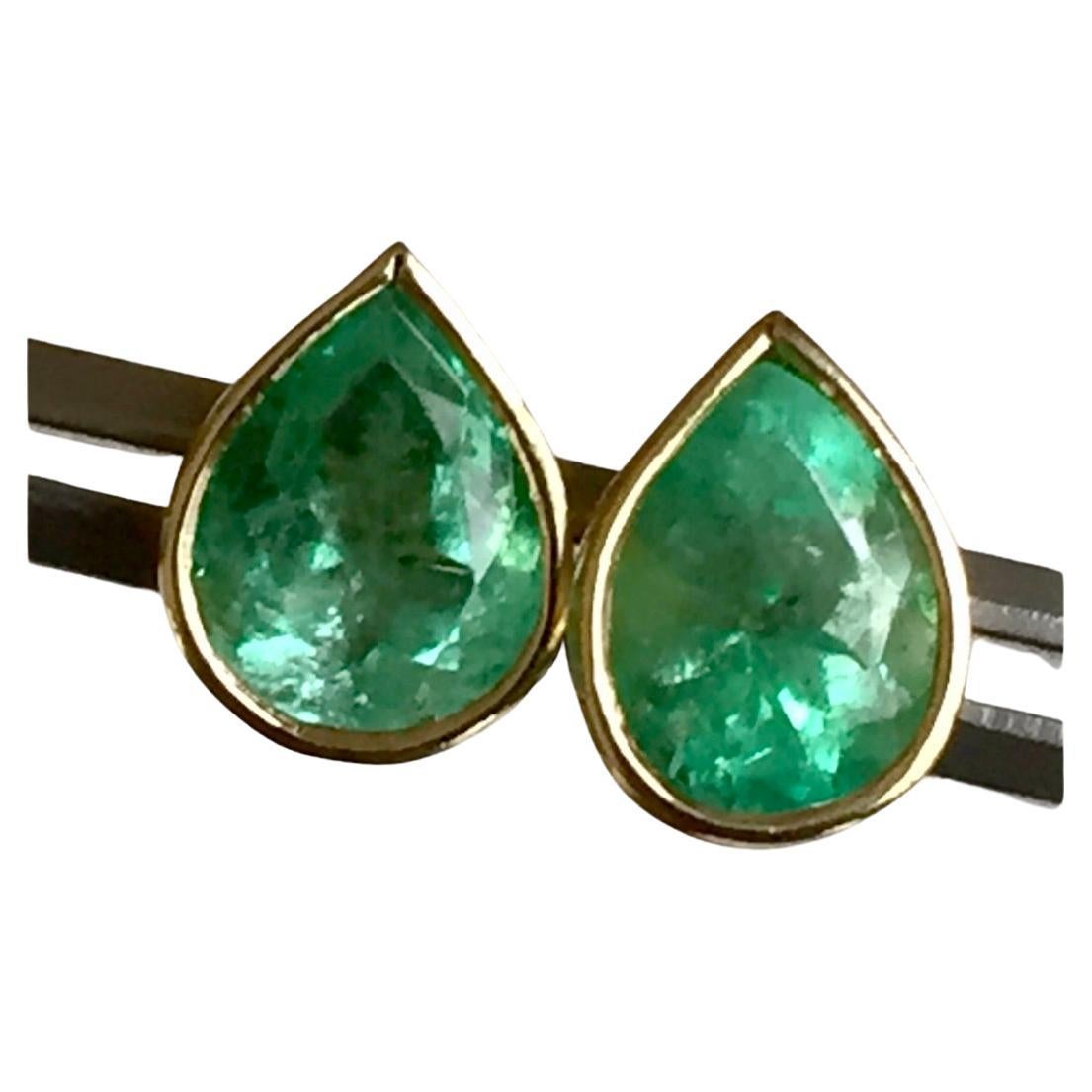 Pendientes Esmeraldas Maravellous 2.40 Quilates Esmeralda Colombiana Natural Corte Pera 18K