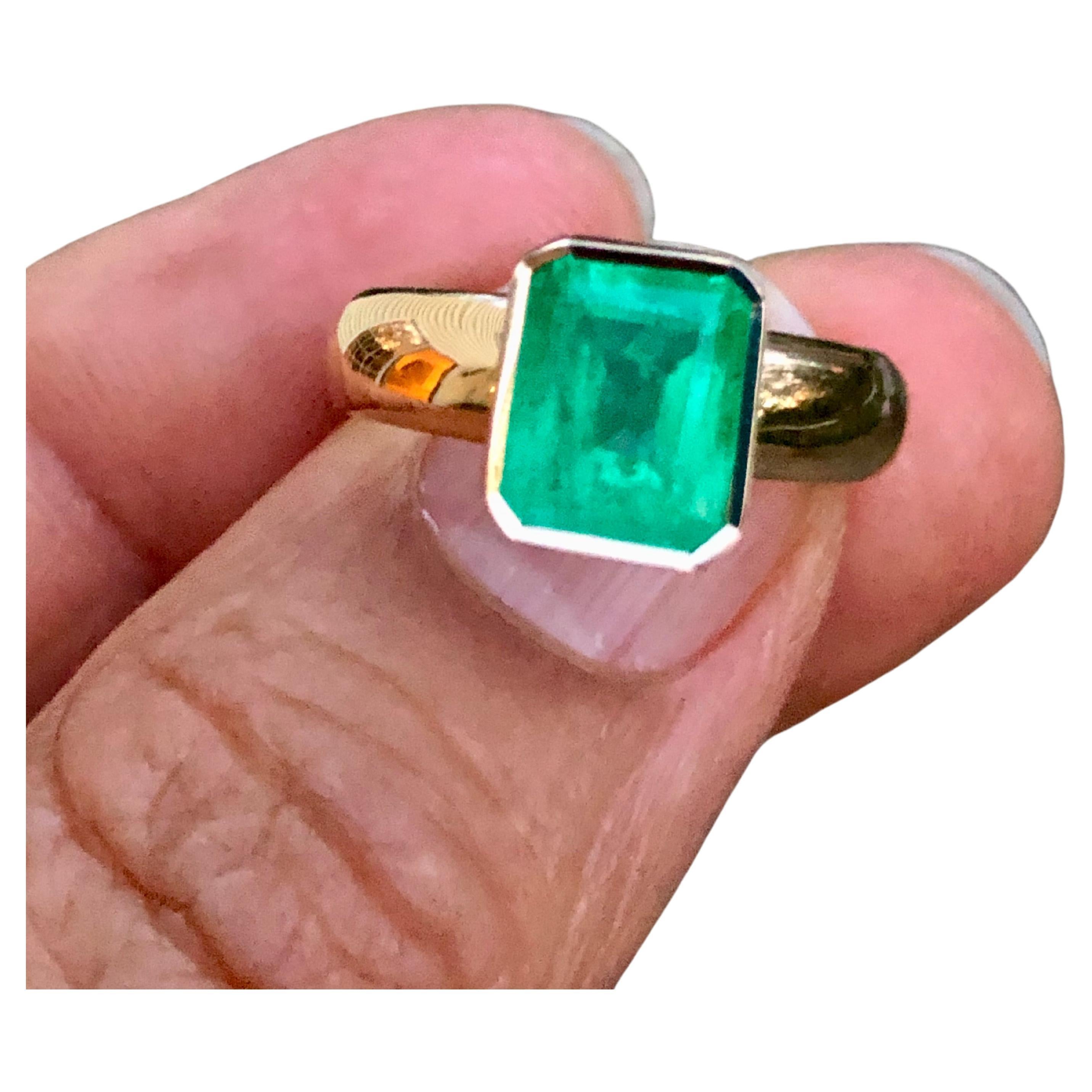 A stunning Natural Colombian Emerald with a nice brilliance, makes it a true classic emerald solitaire ring Primary Stone: 100% Natural Colombian Emerald 
Shape or Cut: Emerald Cut Emerald 
Weight: 2.68 Carats (1 emerald) 
Measurements Emerald: