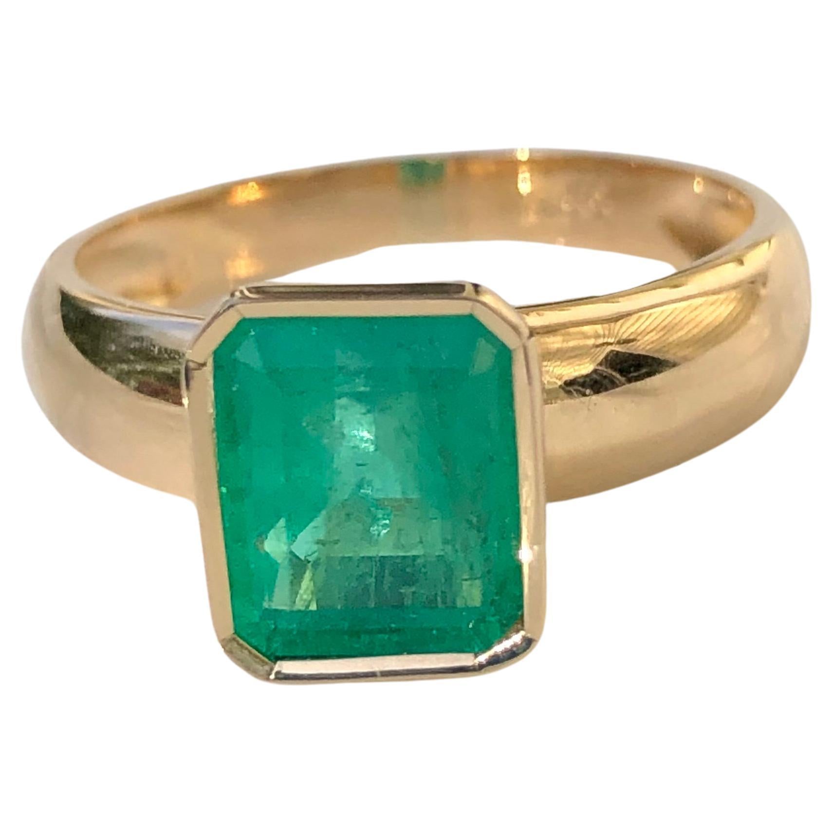 Emeralds Maravellous 2.68 Carat Natural Colombian Emerald Solitaire Ring 18K For Sale