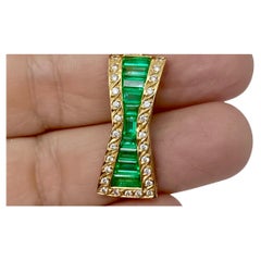 GIA 4.00 Carat Fine Muzo Colombian Emerald Pendant 18K Gold