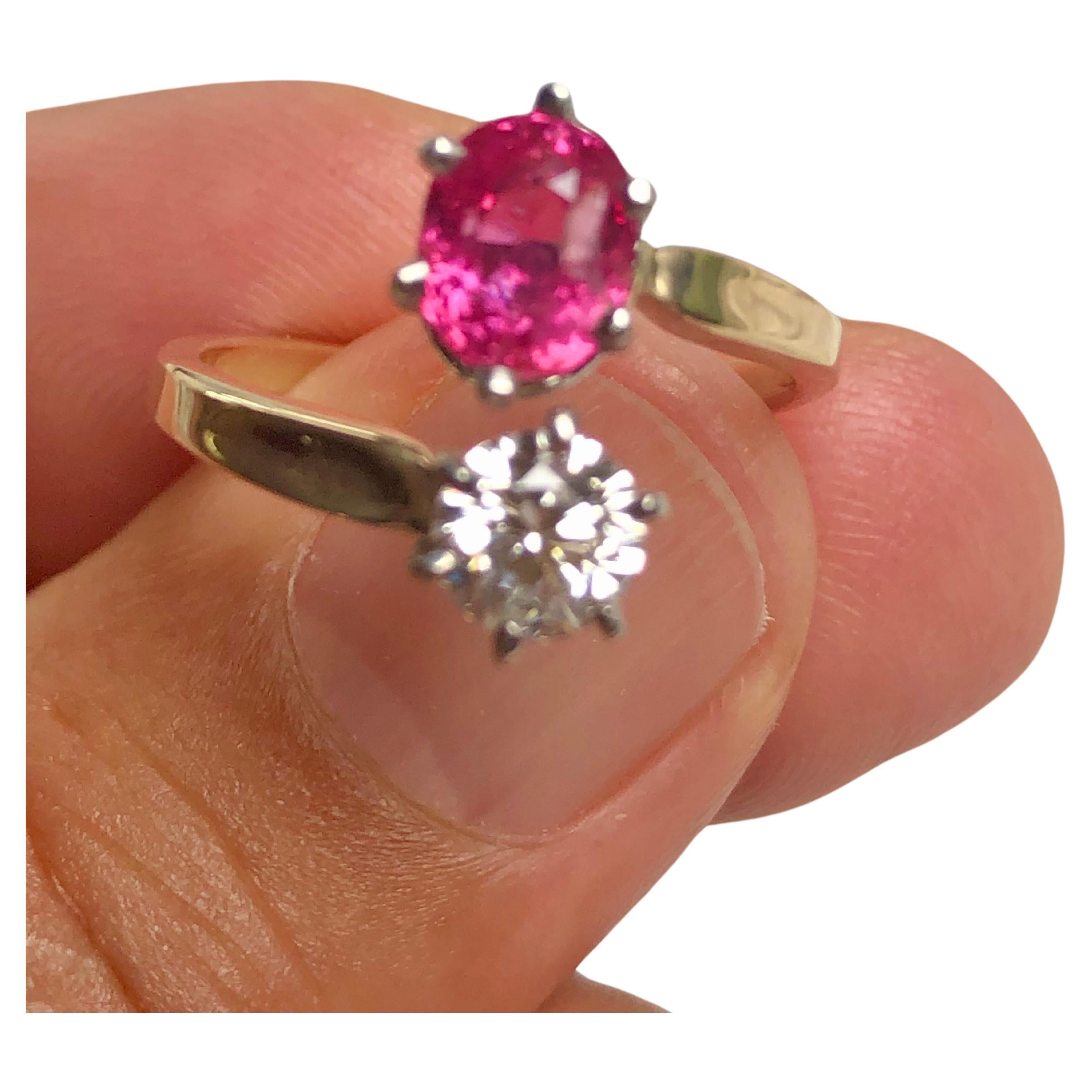 Bague de fiançailles bypass en rubis et diamants en vente 5