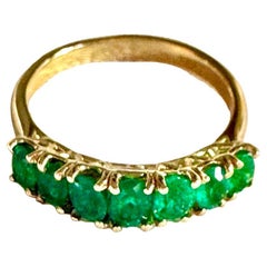 Anillo de oro de 18 quilates con esmeralda natural colombiana de siete piedras