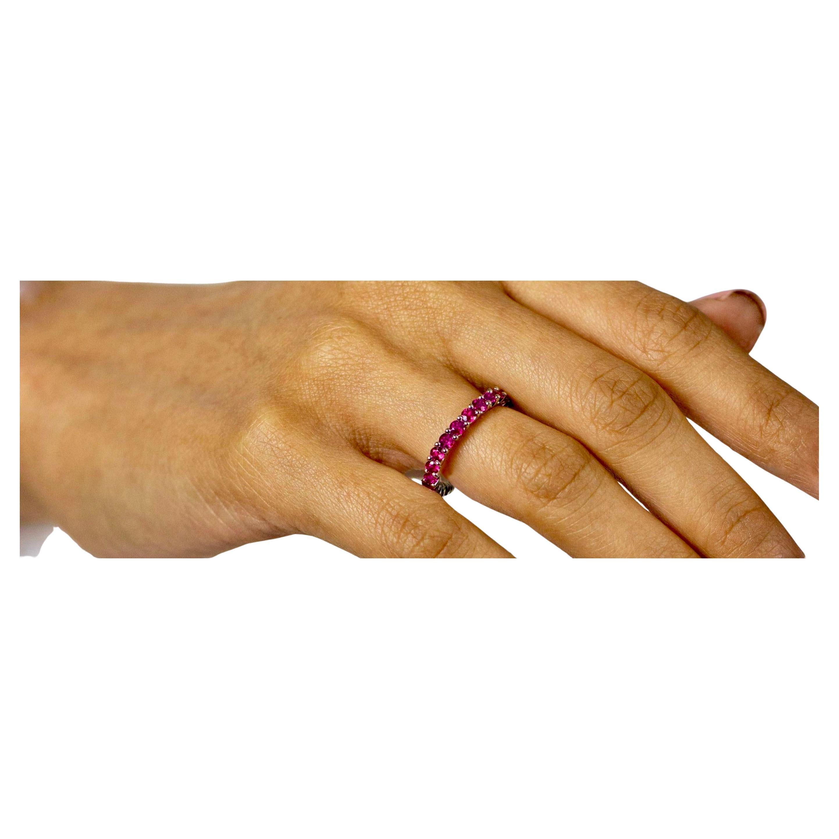 Alianza de boda eterna de rubí birmano natural de corte redondo Corte redondo en venta