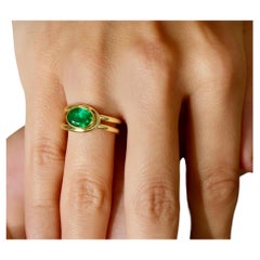 2.00 Carats Loop Ring East-West Oval Colombian Emerald Natural Gold