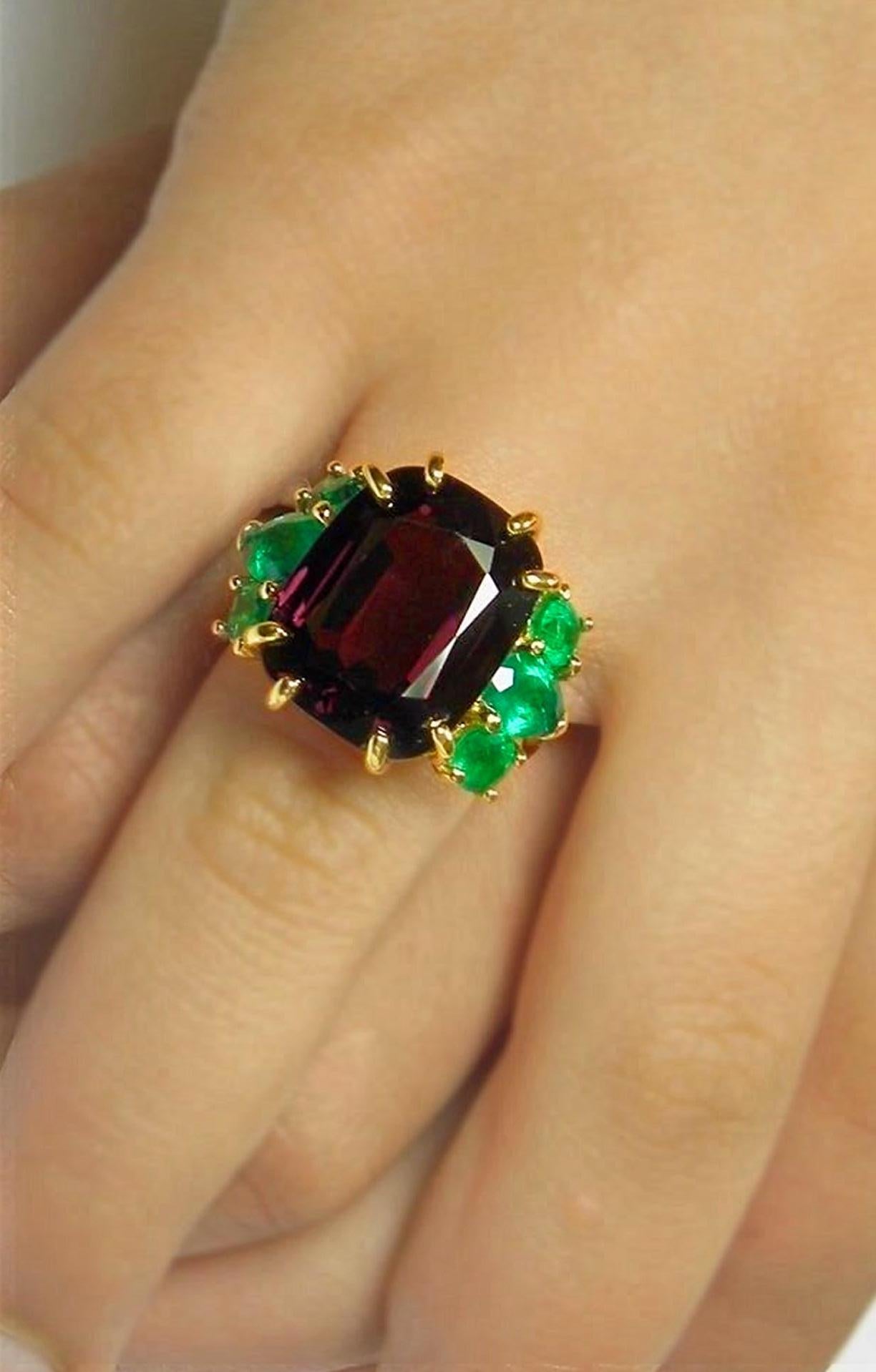 22.03ct Spinel & Emerald Untreated  18K /HEIRLOOM Retro Style Cocktail Ring
EGL USA certified 18.23 carats natural-untreated Spinel Cushion Cut Dark Red-Purplish - Clarity VS. HUGE Very Rare!
Accented with FINE natural Colombian emerald 3.80ct