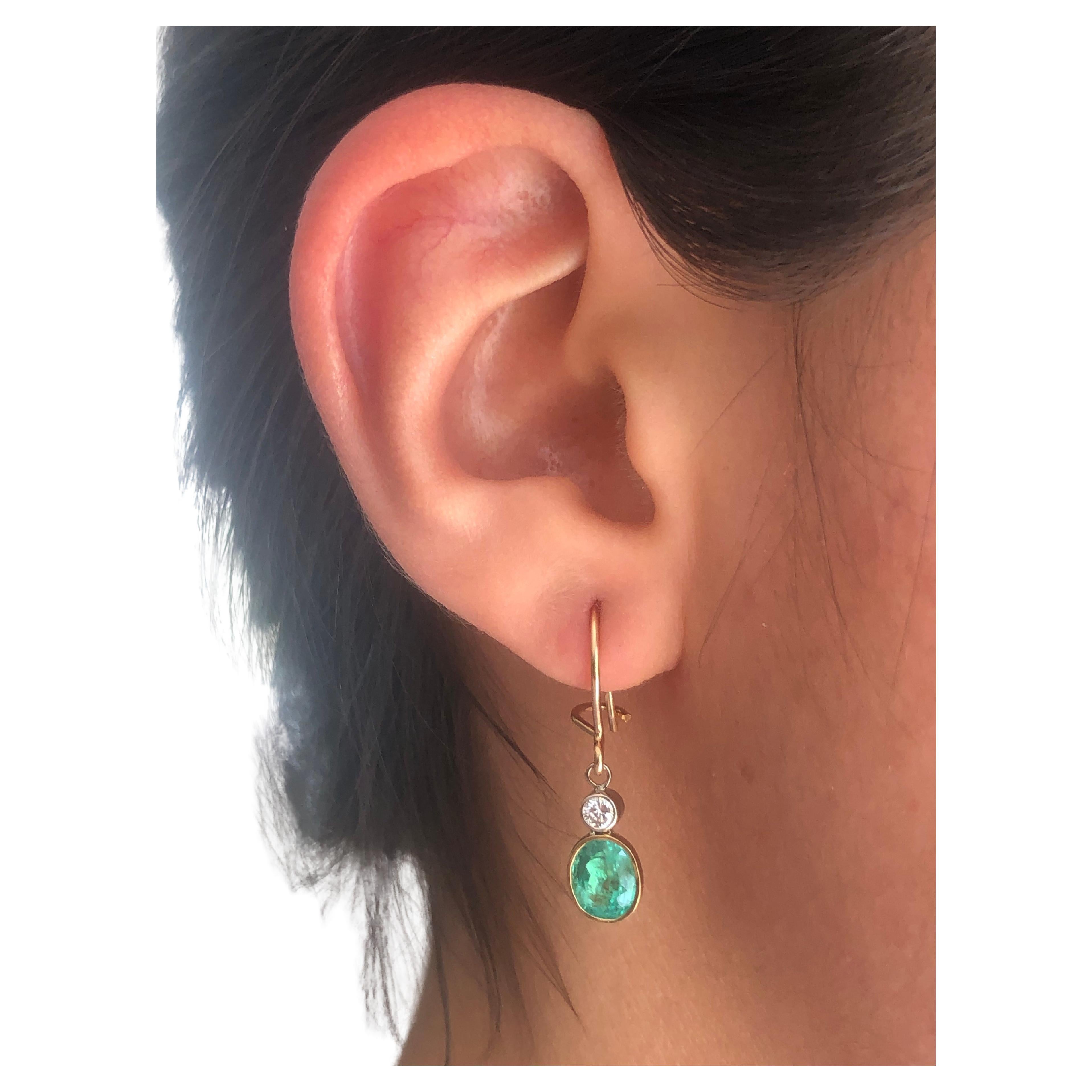Contemporary 2.60 Carat Natural Colombian Emerald Diamond Drop Earrings 18 Karat Gold For Sale