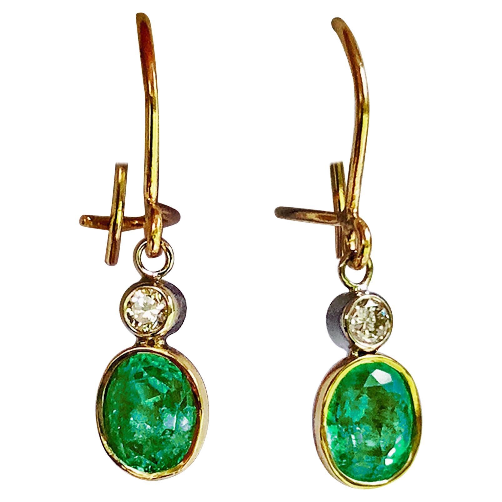 Stylish 2.60 Carat Natural Colombian Emerald Diamond Dangle Drop Earrings 18K Gold
Primary Stones: 100% Natural Colombian emeralds
Shape or Cut Emerald: Oval Cut
Average Color/Clarity: Beautiful Medium 100% NATURAL Green Color/ Clarity VS
Total