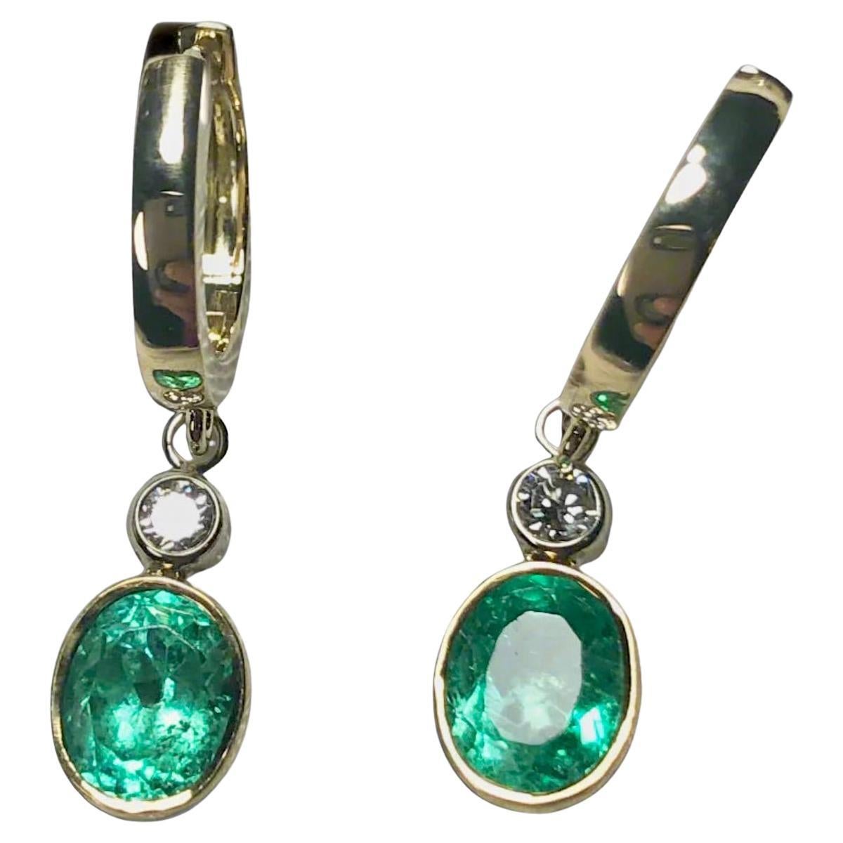 2.60 Carat Natural Colombian Emerald Diamond Drop Earrings 18 Karat Gold For Sale