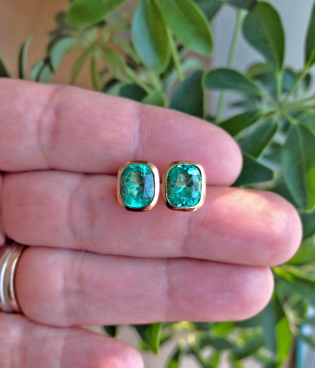 Art Deco 3.67 Carat Exclusive Cushion Colombian Emerald Stud Earrings 18 Karat