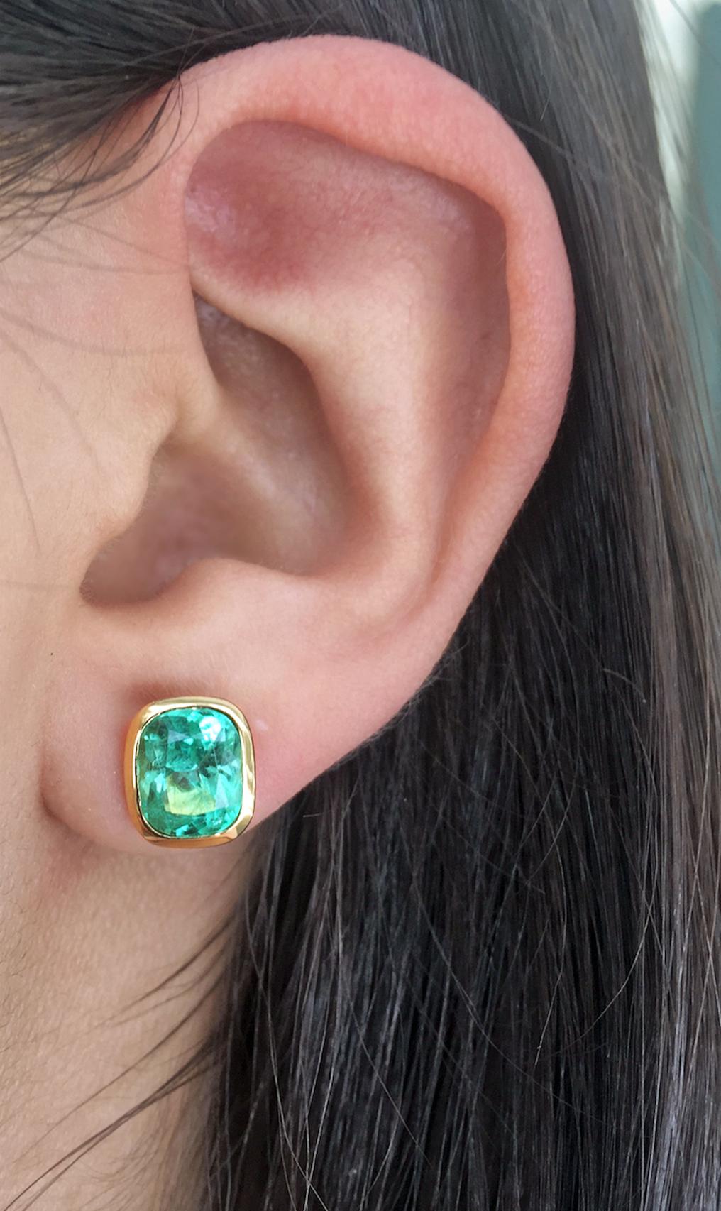 Exclusive Cushion Colombian Emerald Stud Earrings 18k Yellow Gold
Primary Stones: 100% Natural Colombian Emeralds
Shape or Cut : Cushion Cut
Average Color/Clarity : AAA Medium Light Green/ Clarity, VS
Total Weight Emeralds: 3.67 Carats
Style: Studs/