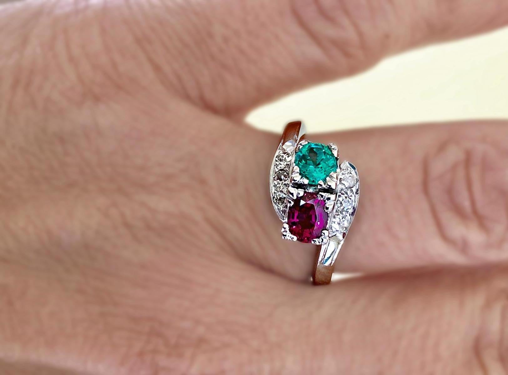 Women's 1920s Antique Art Deco Emerald Ruby Diamond Platinum Engagement Ring
