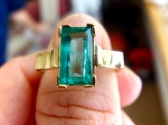 2.0 Carat Emerald Solitaire Ring 18 Karat Yellow Gold