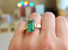 2.0 Carat Natural Colombian Emerald Solitaire Ring 18 Karat Yellow Gold