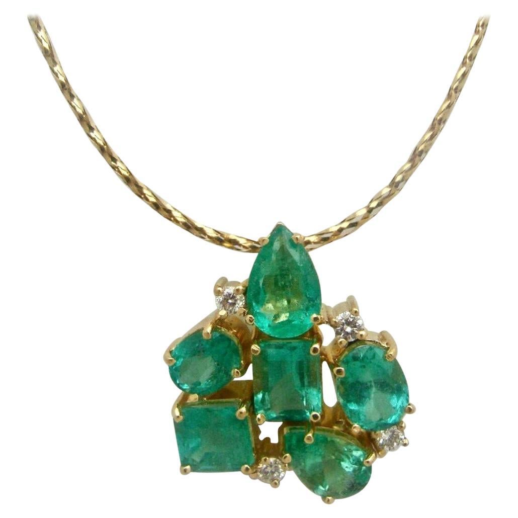 12.34 Carats Natural Colombian Emerald Diamond Pendant Necklace 18K Gold